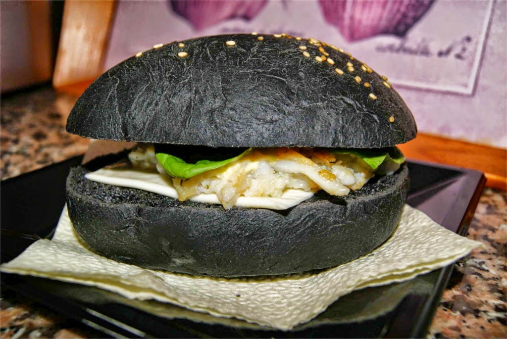 LaFourchette Trouver des clients en 2017 : 10 tendances gastronomiques à suivre  burger pain noir