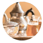 attirer plus de clients théière, sucrier et verre à thé