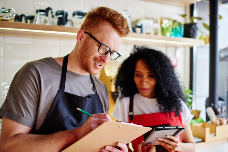 2 Restaurateurs : comment optimiser la gestion de votre personnel ? 