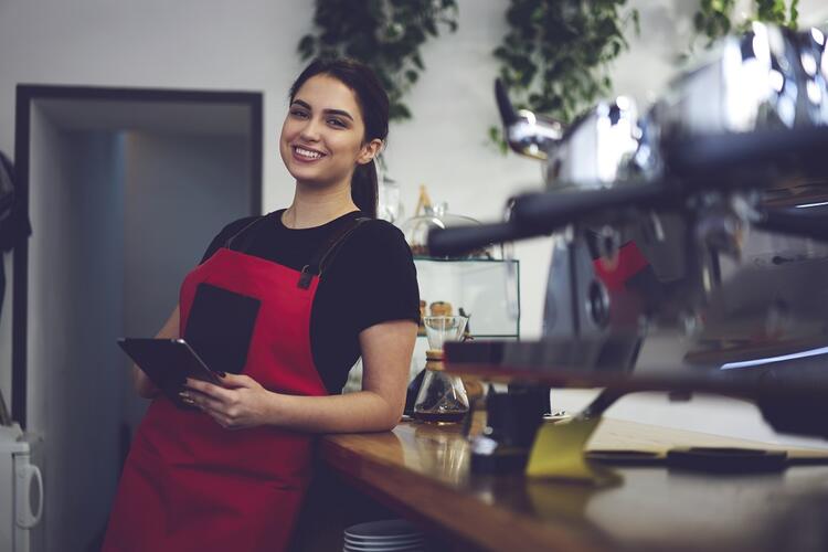 proprietario del ristorante al desk