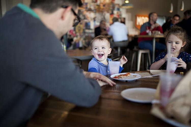 Kidfriendly-restaurant-photo