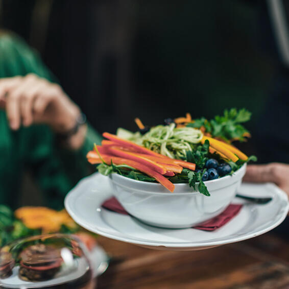 ElTenedor ensalada con productos de cercanía tendencia locavore restaurante